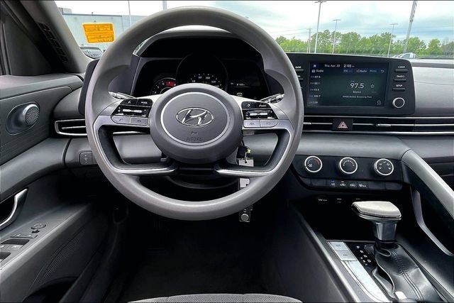 Used 2021 Hyundai Elantra SE FWD image 8