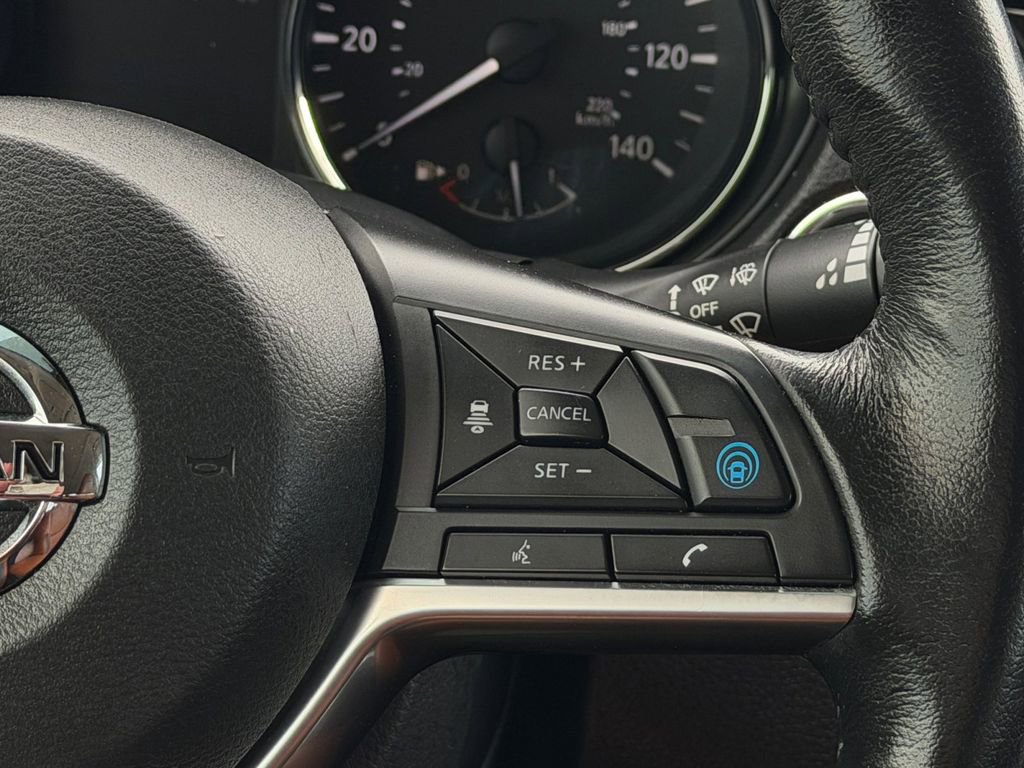 Used 2018 Nissan Rogue SL w/ Premium Package image 18