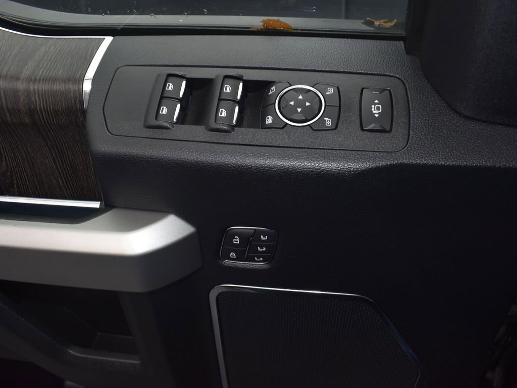 Certified 2020 Ford F350 Lariat w/ Lariat Value Package image 18