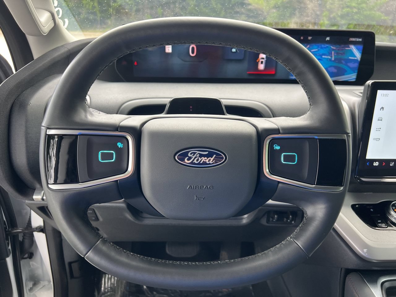 Used 2025 Ford Expedition Active AWD/4WD image 5