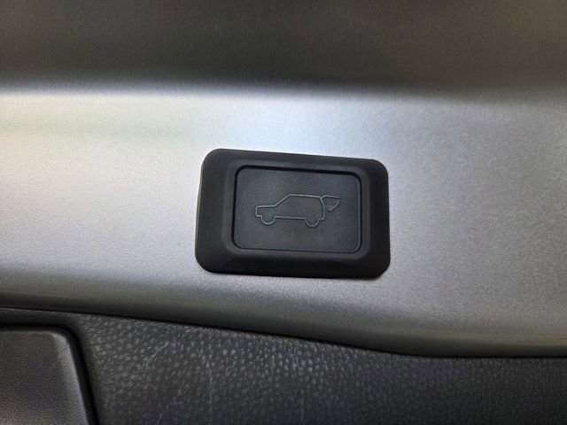 Used 2025 Toyota RAV4 XLE Premium image 15