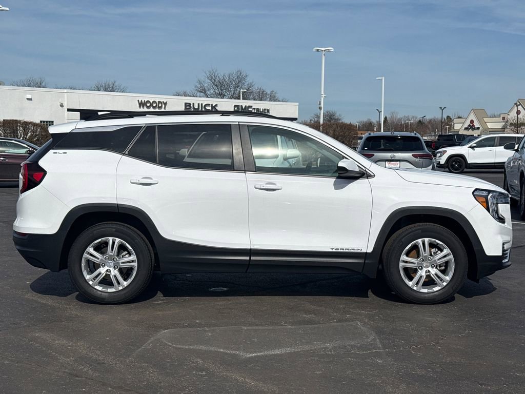 Certified 2024 GMC Terrain SLE w/ Driver Convenience Package image 12