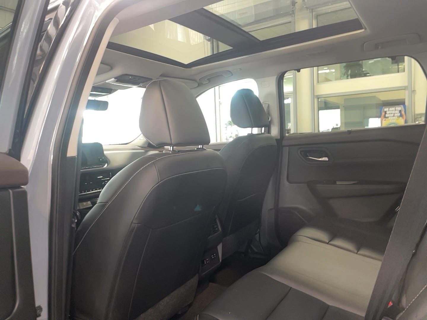 Used 2023 Nissan Rogue SL w/ SL Premium Package AWD/4WD image 8