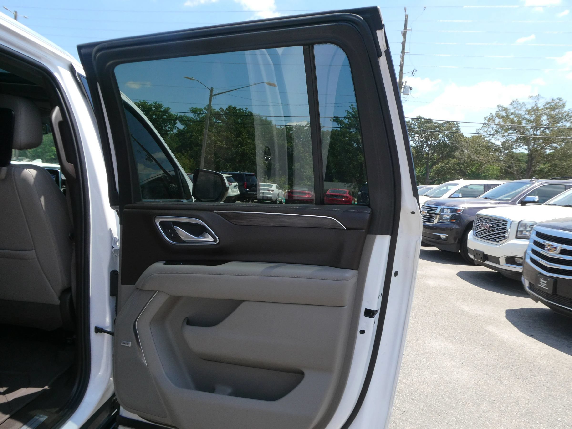 Used 2021 Chevrolet Suburban LT w/ Rear Media and Nav Package AWD/4WD image 30