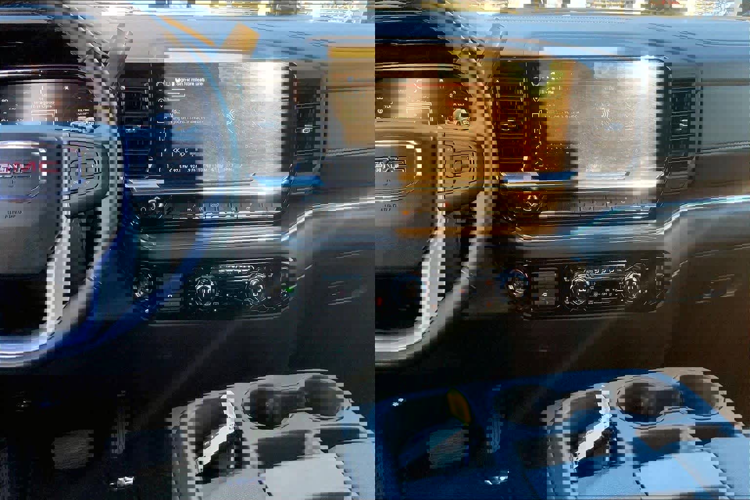 Used 2025 GMC Sierra 1500 SLT image 6