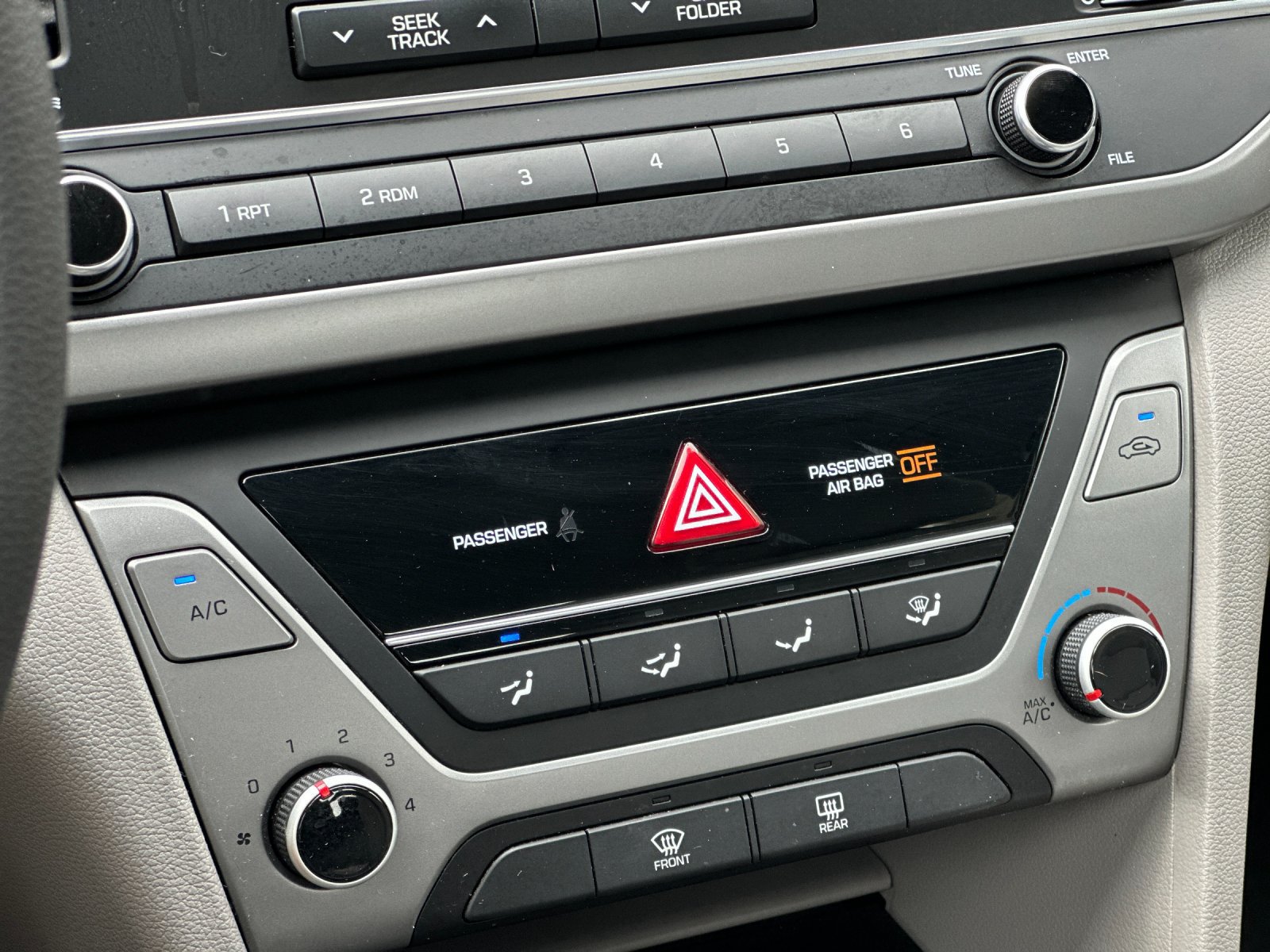 Used 2017 Hyundai Elantra SE FWD image 18