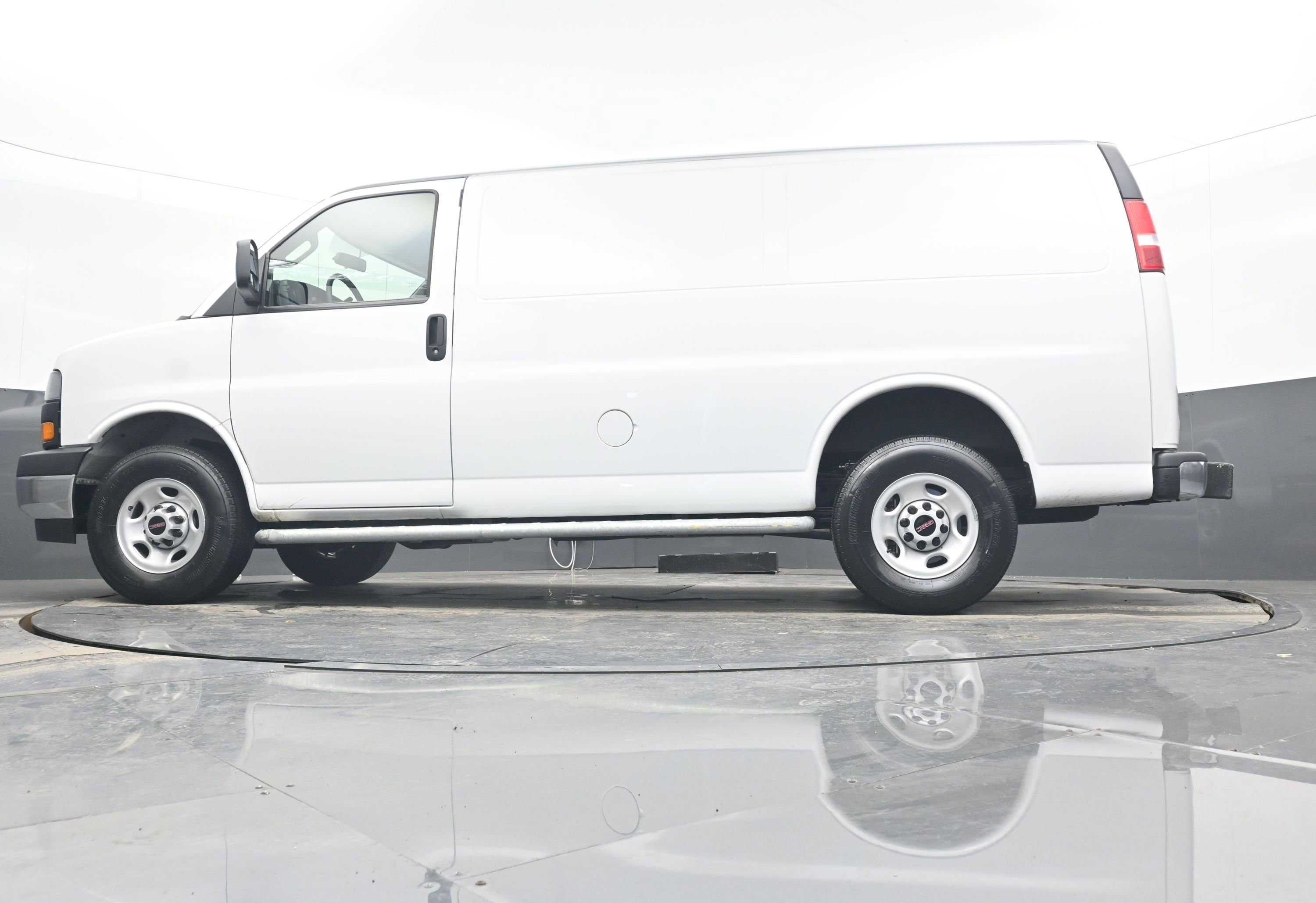 Used 2024 GMC Savana 2500 w/ Driver Convenience Package image 26