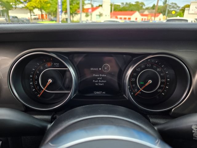 Used 2019 Jeep Wrangler Unlimited Sahara w/ Cold Weather Group AWD/4WD image 12