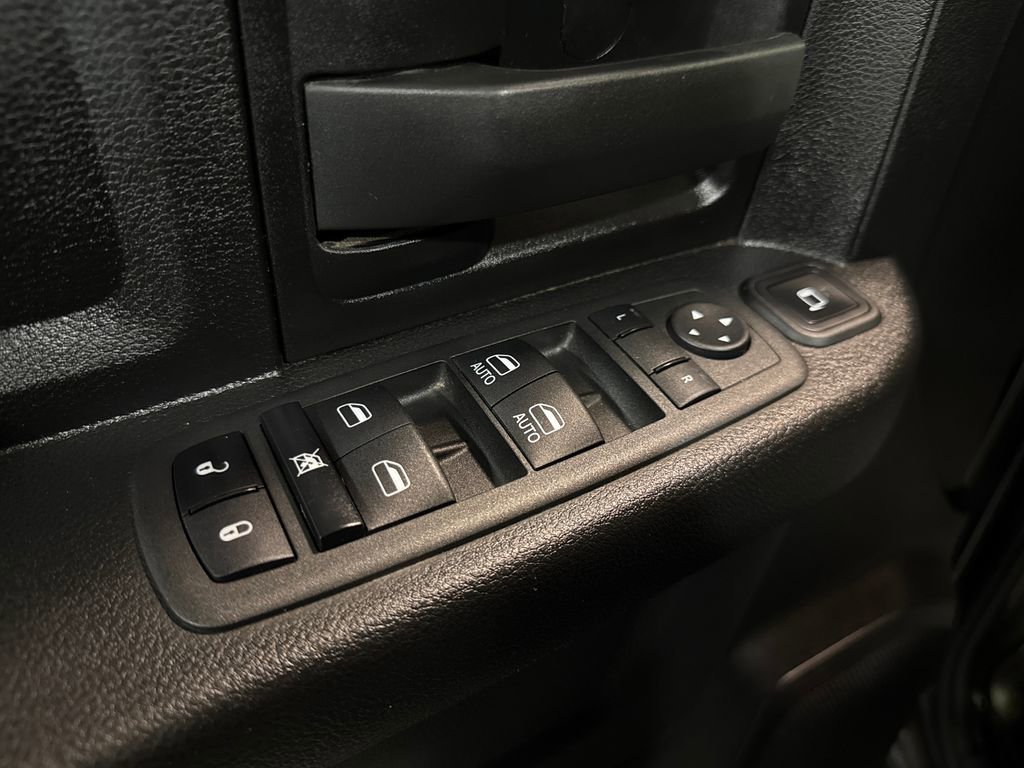 Used 2024 RAM 2500 Tradesman w/ Chrome Appearance Group image 12