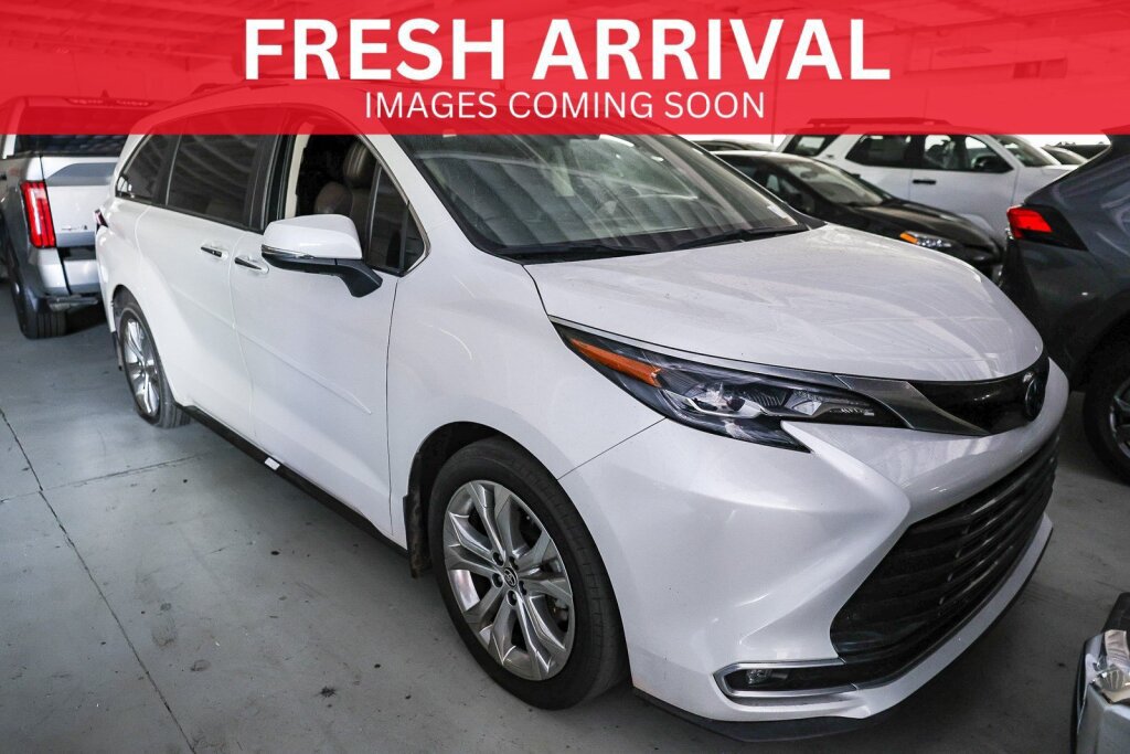 Used 2024 Toyota Sienna Platinum FWD image 1