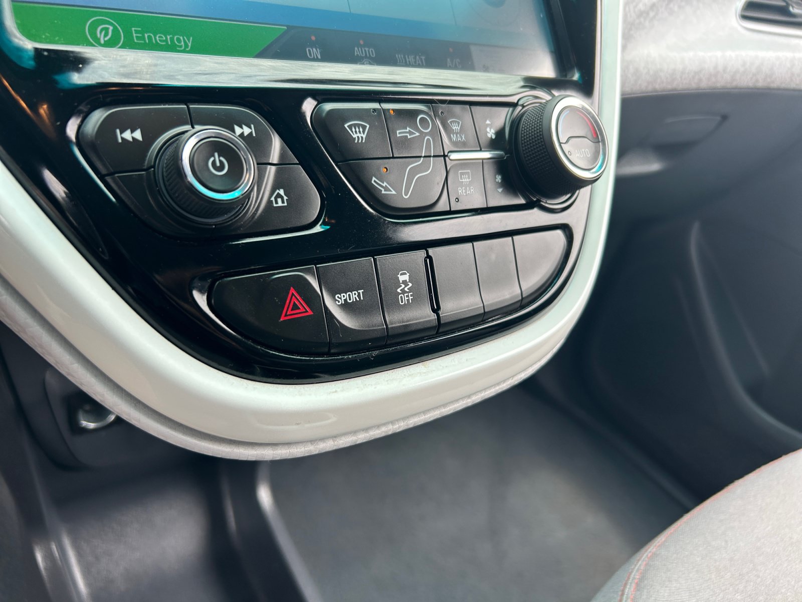 Used 2019 Chevrolet Bolt LT FWD image 12