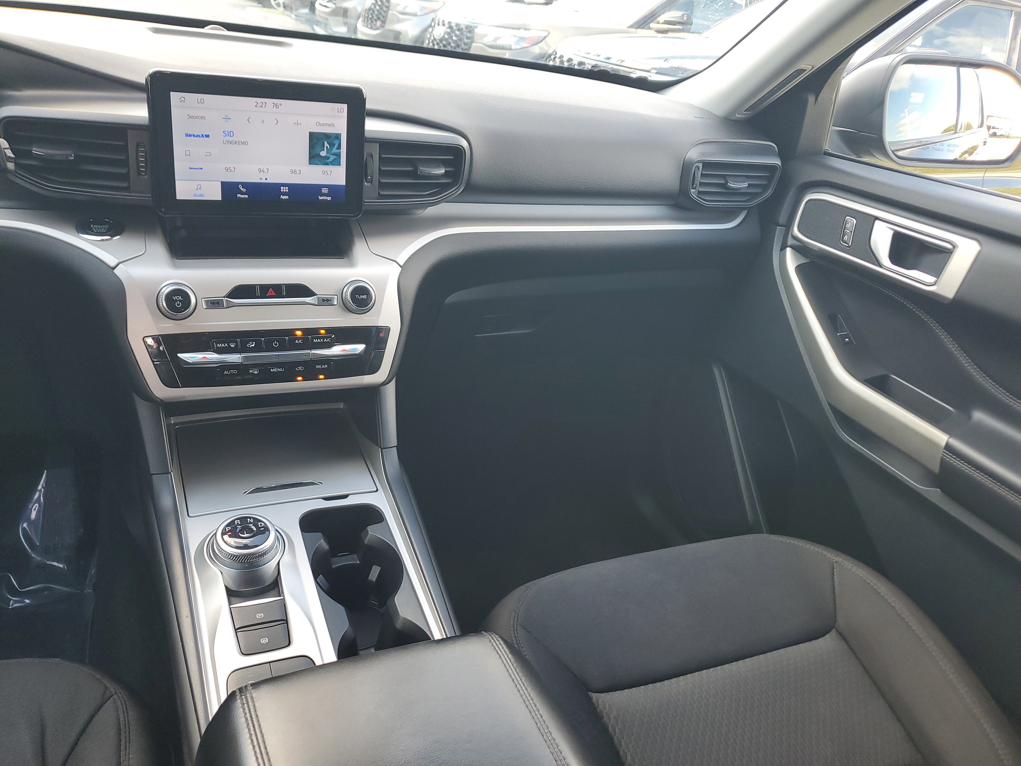 Used 2023 Ford Explorer XLT image 19