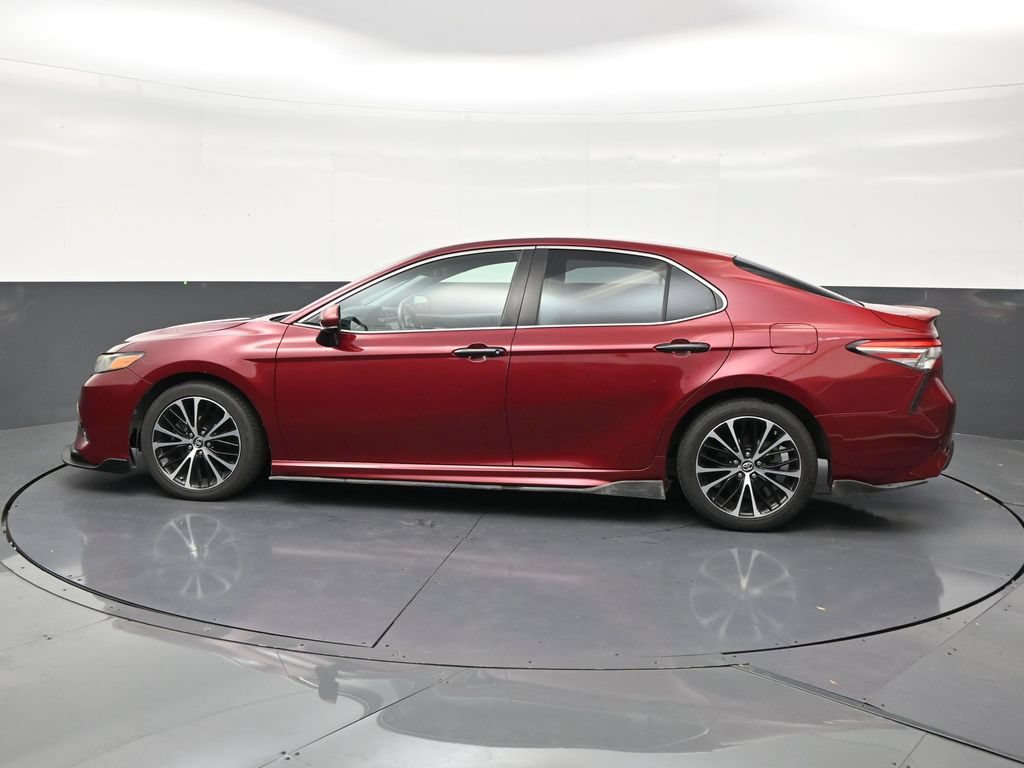 Used 2018 Toyota Camry SE FWD image 2