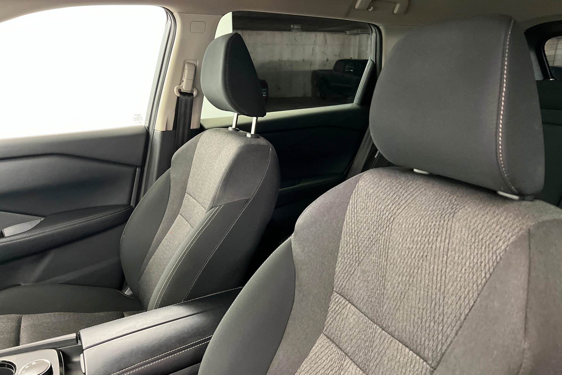 Used 2025 Nissan Rogue SV image 17