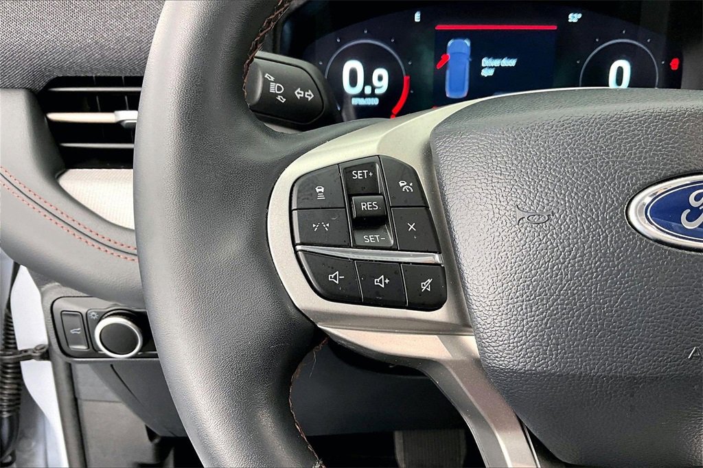 Used 2025 Ford Explorer Active image 18