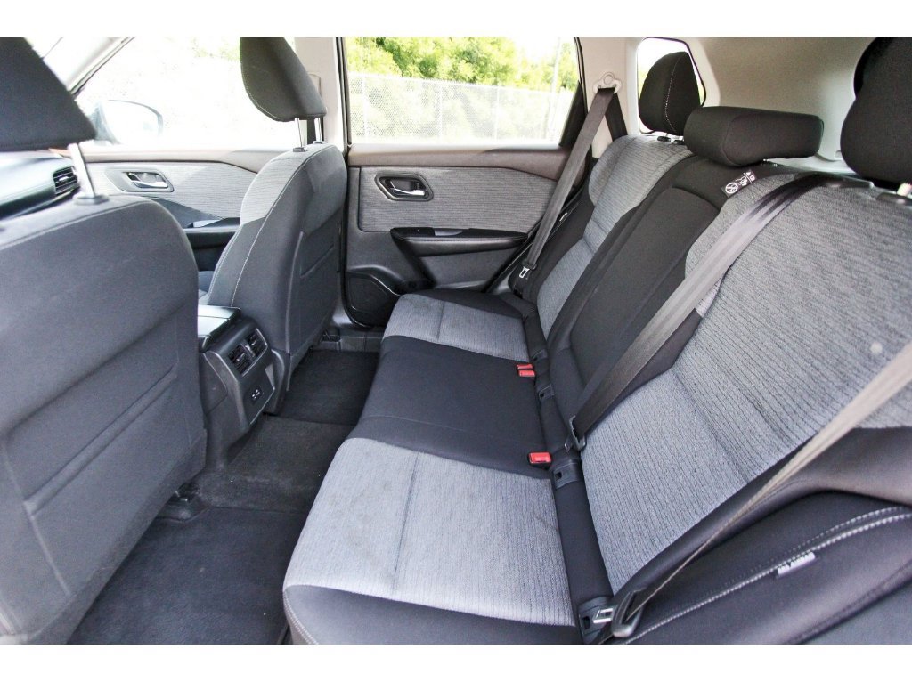 Used 2022 Nissan Rogue SV AWD/4WD image 14