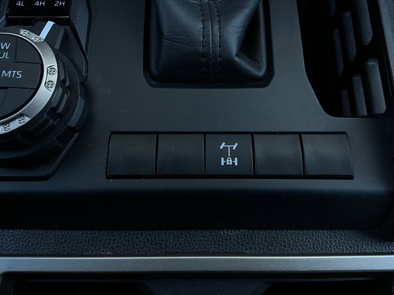 Used 2025 Toyota Tacoma TRD Off-Road image 21