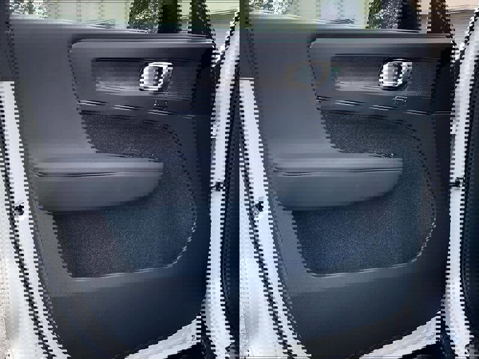 Used 2023 Volvo XC40 Recharge Core w/ Protection Package Premier image 25