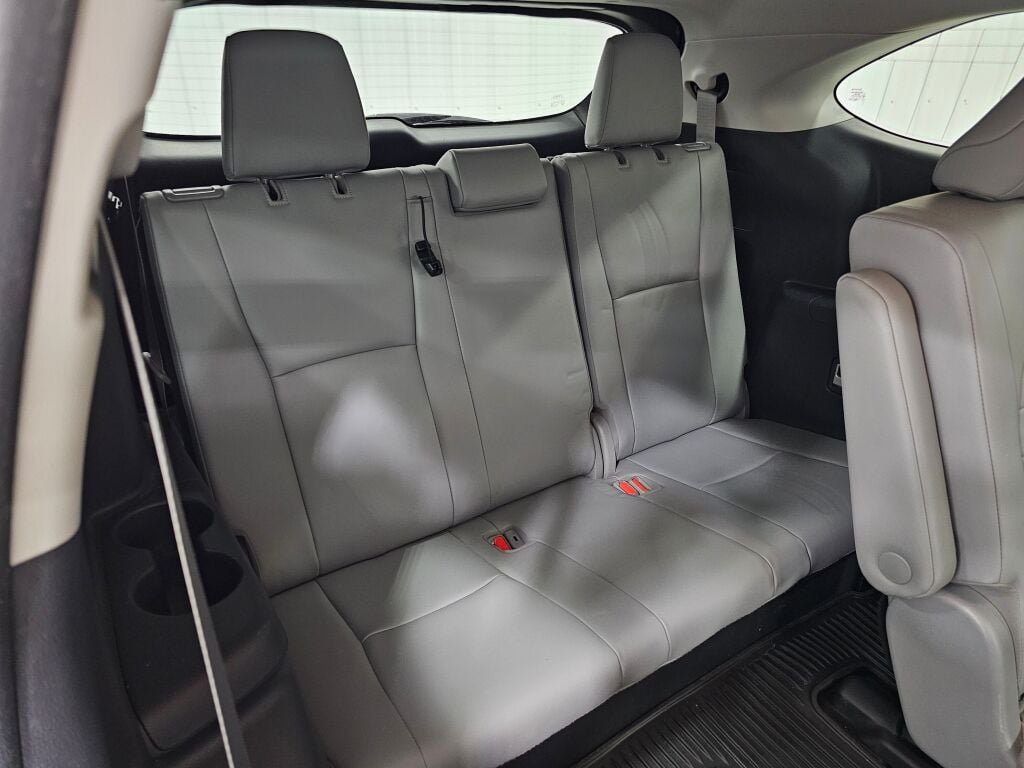 Used 2020 Toyota Highlander XLE AWD/4WD image 18