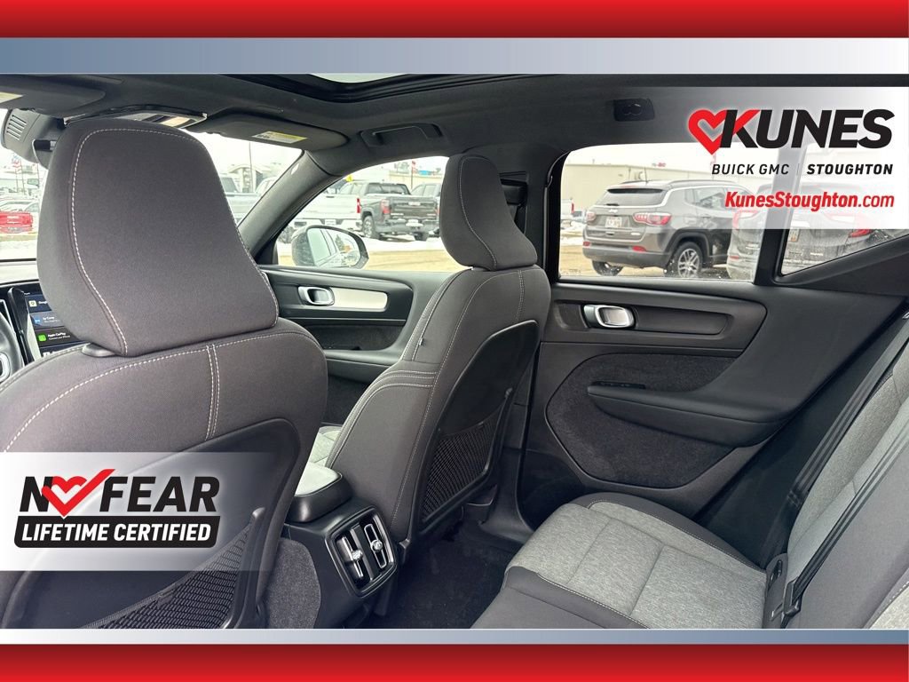 Used 2024 Volvo XC40 B5 Core image 36