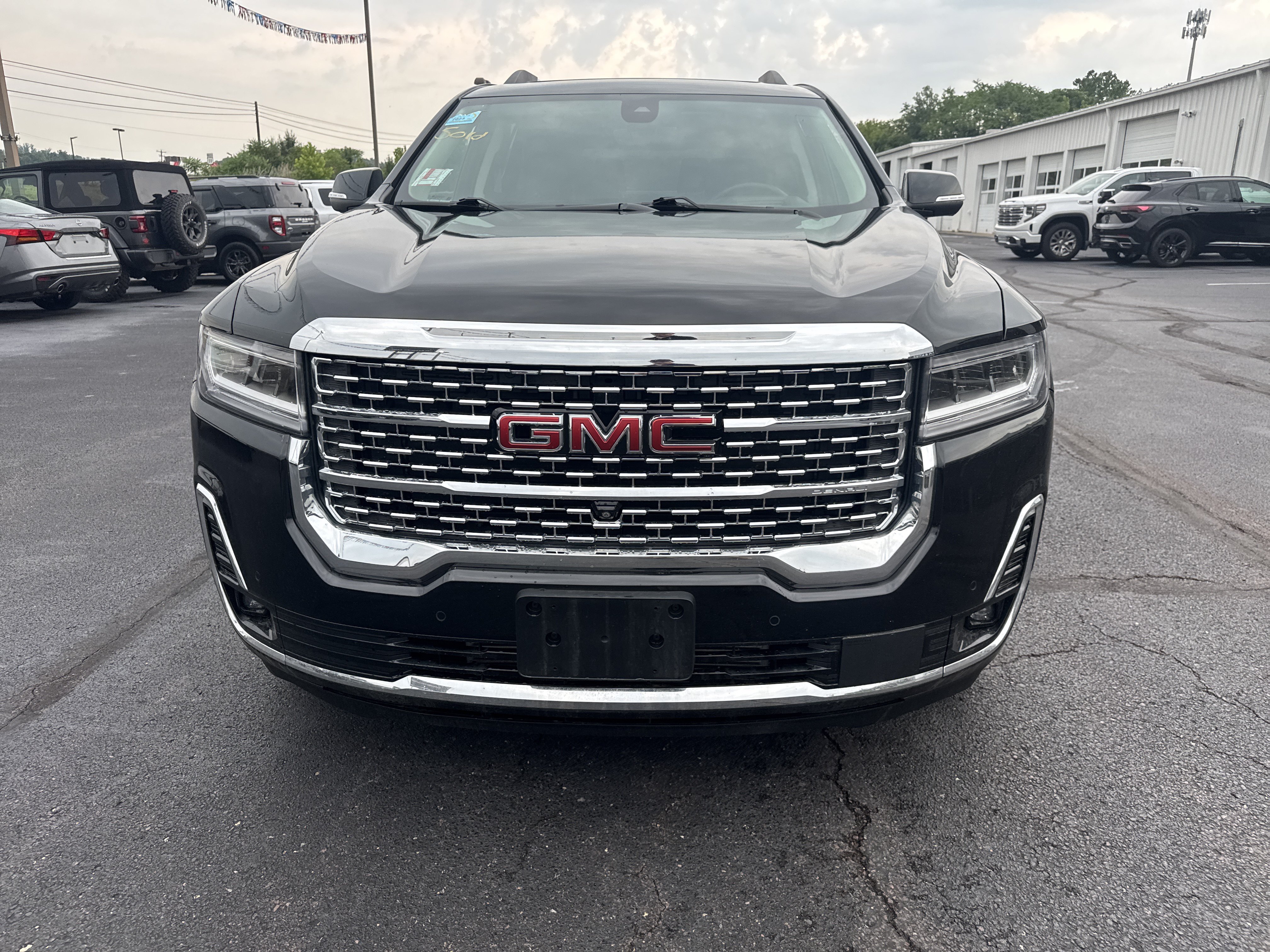 Used 2023 GMC Acadia Denali w/ Denali Ultimate Package AWD/4WD image 9