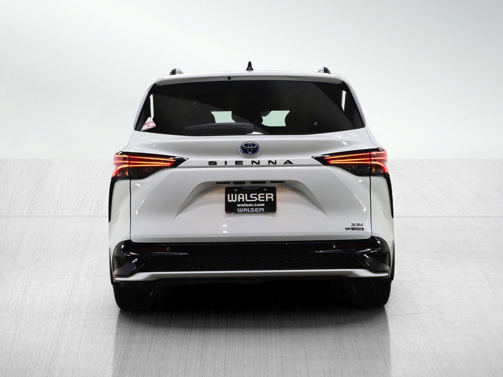 Used 2024 Toyota Sienna XSE image 4