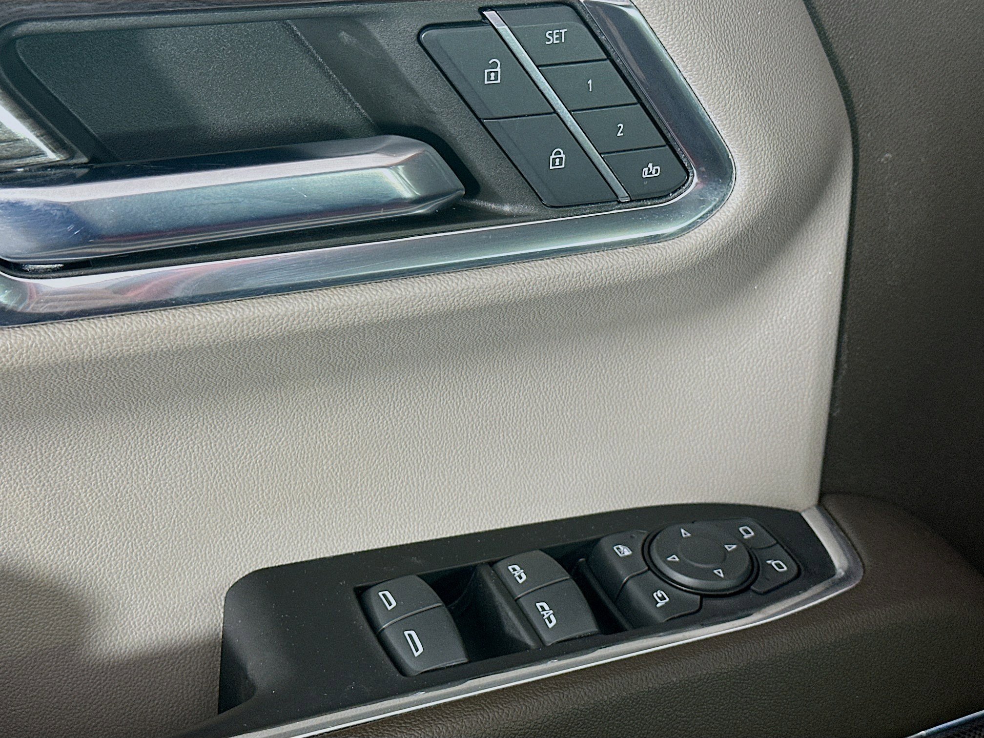 Used 2023 Chevrolet Silverado 1500 LTZ AWD/4WD image 15