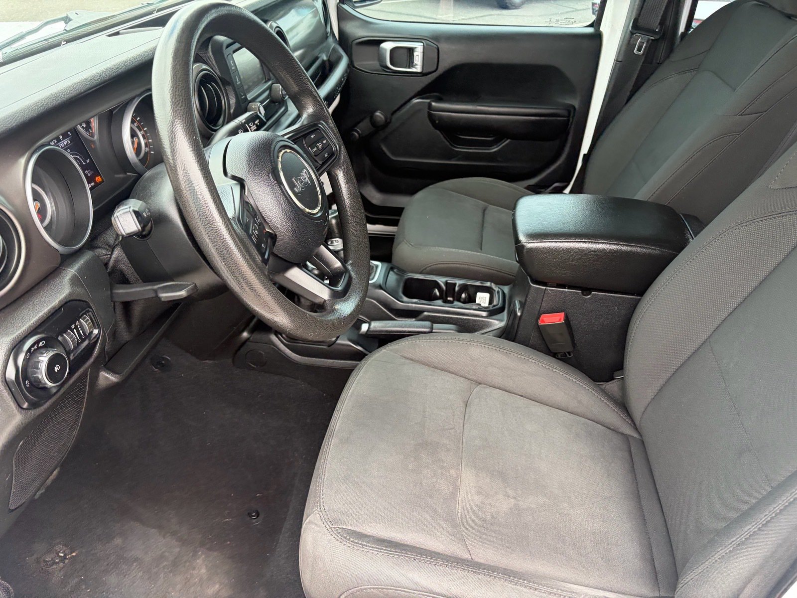 Used 2018 Jeep Wrangler Unlimited Sport AWD/4WD image 12