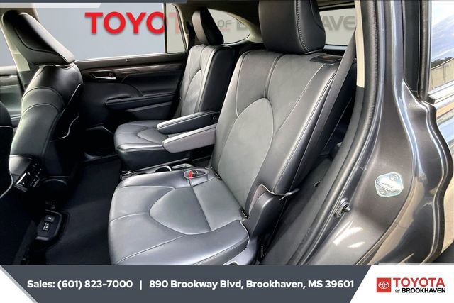 Used 2022 Toyota Highlander Platinum image 19