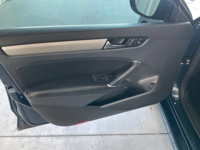 Used 2022 Volkswagen Passat 2.0T SE FWD image 5