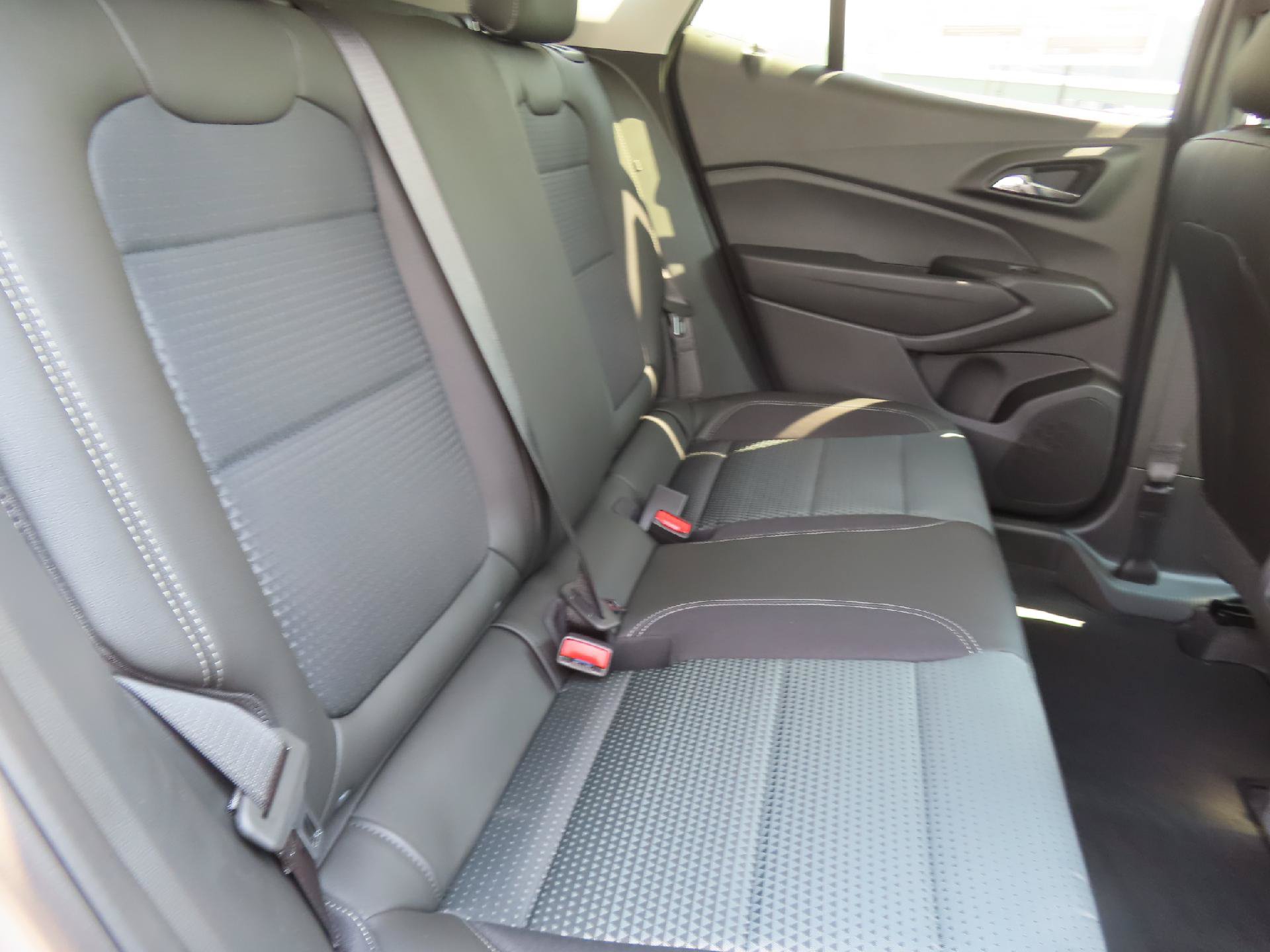 New 2026 Chevrolet Trax LT w/ Driver Confidence Package FWD image 38