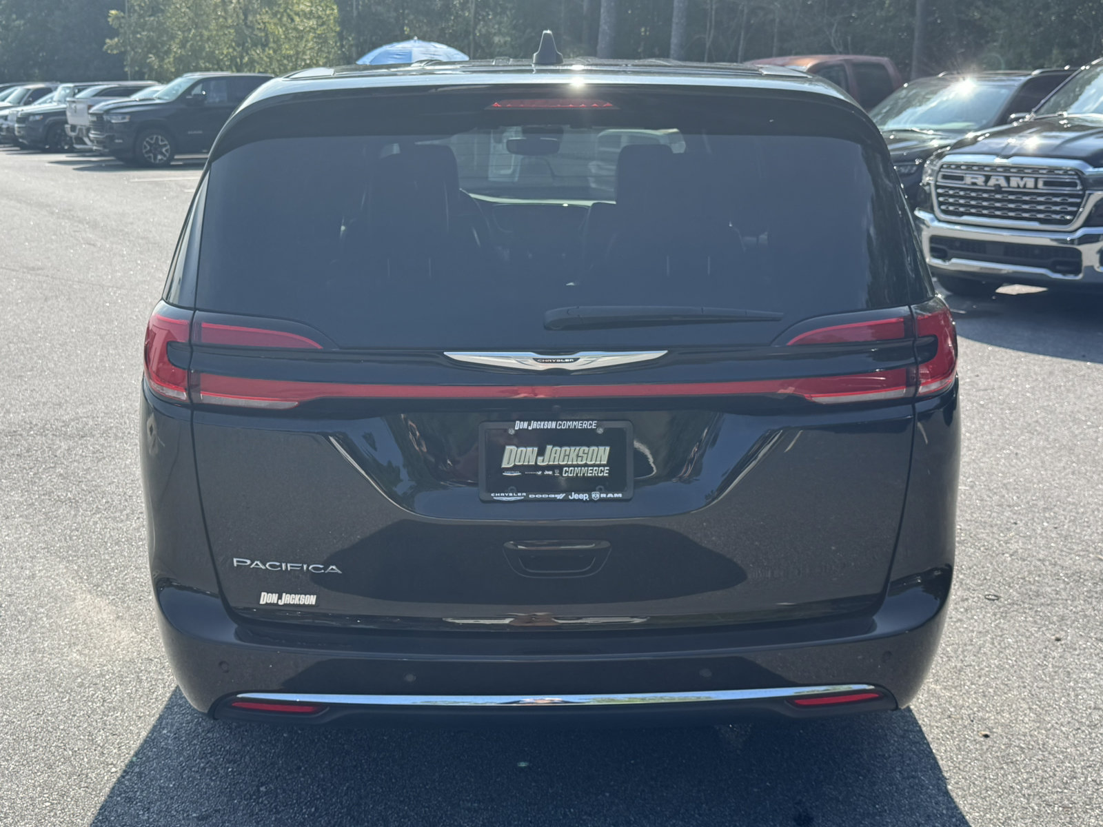 Used 2025 Chrysler Pacifica Select FWD image 6
