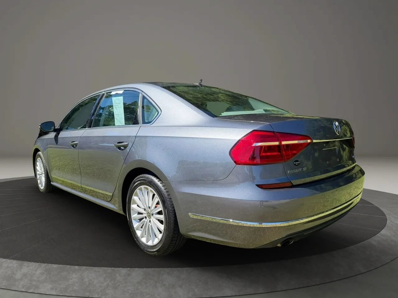 Used 2016 Volkswagen Passat 1.8T SE FWD image 3