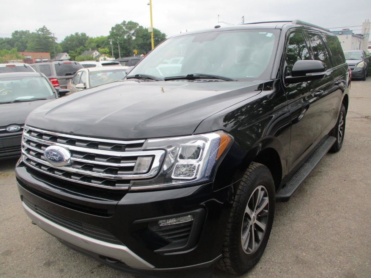Used 2018 Ford Expedition Max XLT w/ Equipment Group 201A AWD/4WD image 3