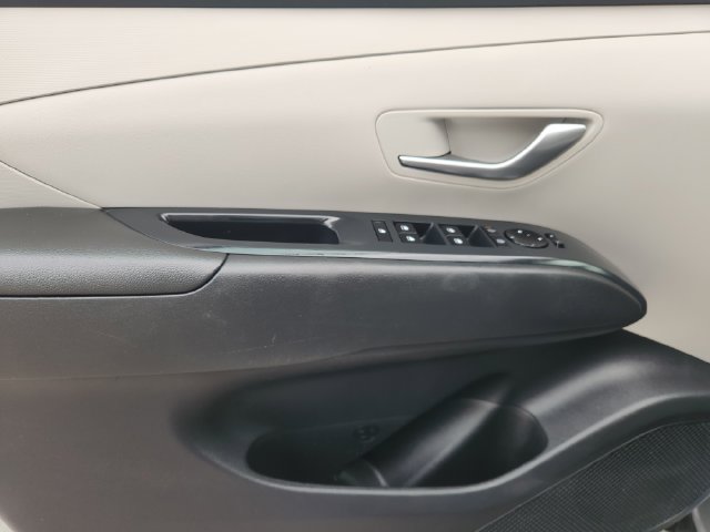Used 2025 Hyundai Tucson SEL FWD image 17
