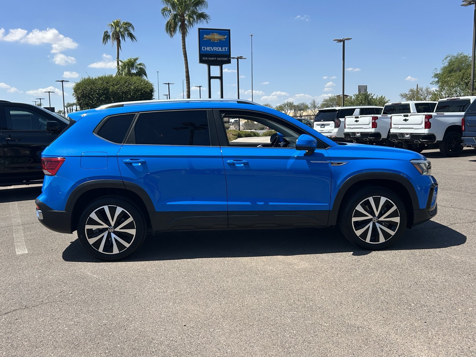 Used 2022 Volkswagen Taos SE FWD image 6