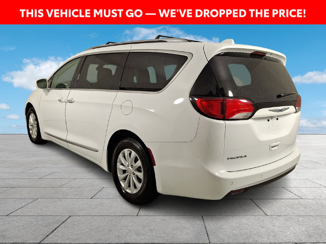 Used 2018 Chrysler Pacifica Touring-L FWD image 5