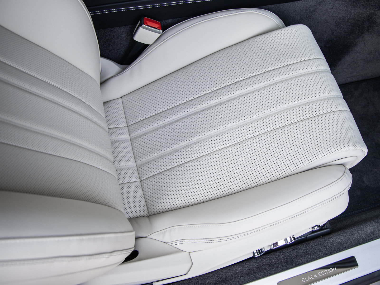 Used 2025 Bentley Continental GTC AWD/4WD image 46