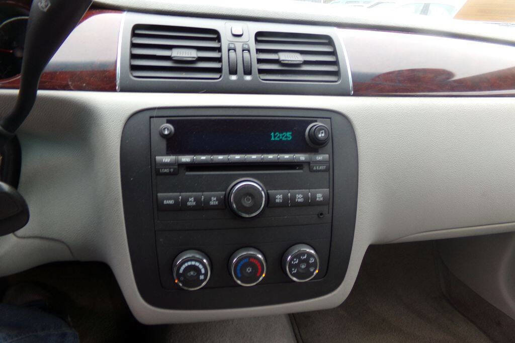 Used 2006 Buick Lucerne CX w/ Entertainment Package FWD image 11