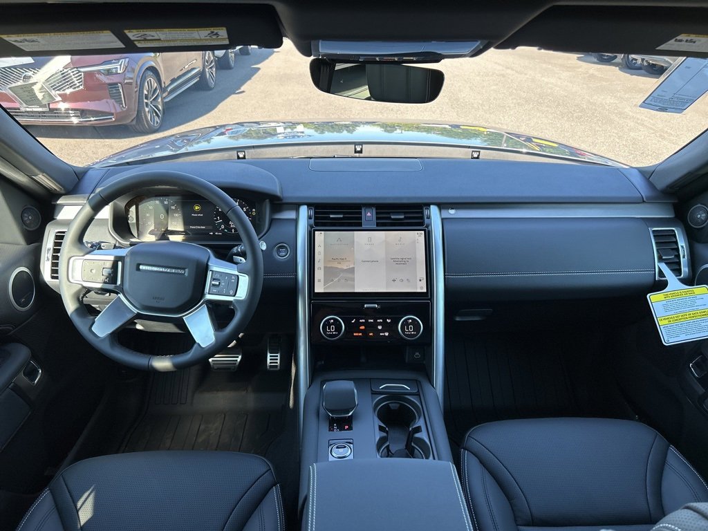 New 2025 Land Rover Discovery Dynamic SE image 22