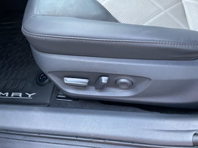 Used 2019 Toyota Camry XLE image 12