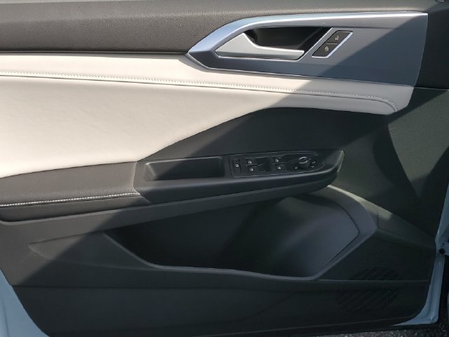 New 2027 Volkswagen Taos SE AWD/4WD image 15