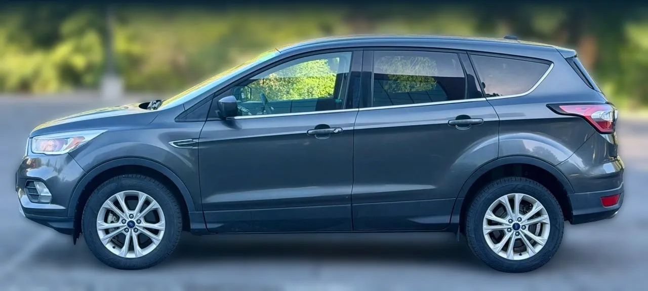 Used 2017 Ford Escape SE AWD/4WD image 6