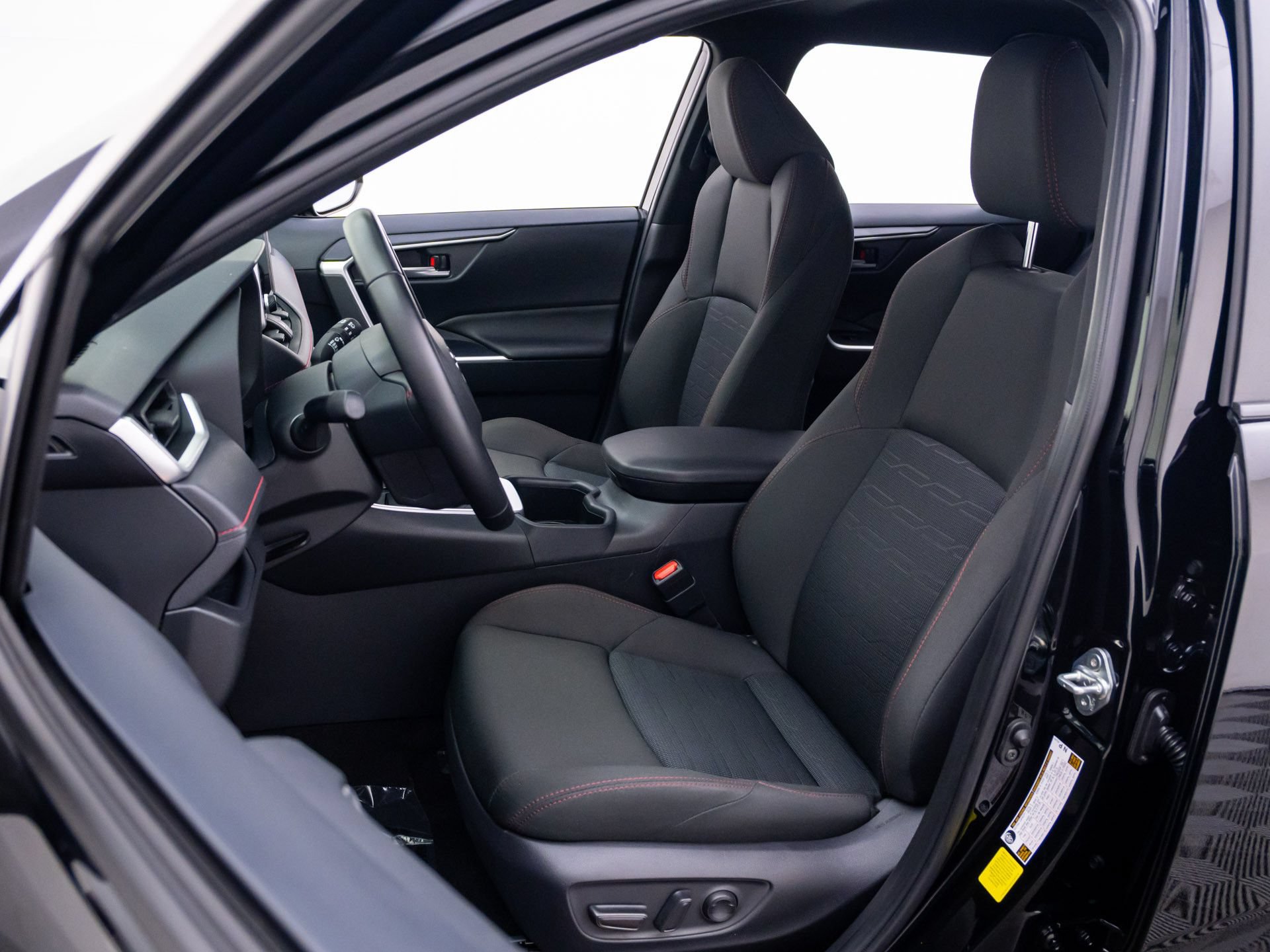 Used 2025 Toyota RAV4 SE AWD/4WD image 16