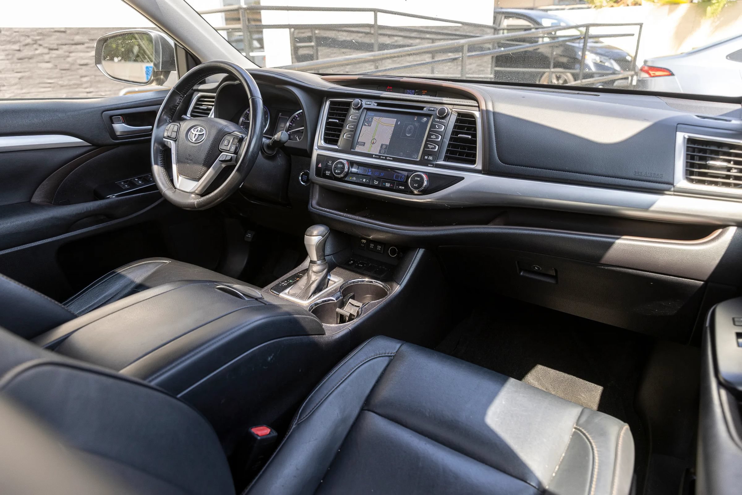 Used 2018 Toyota Highlander XLE FWD image 36