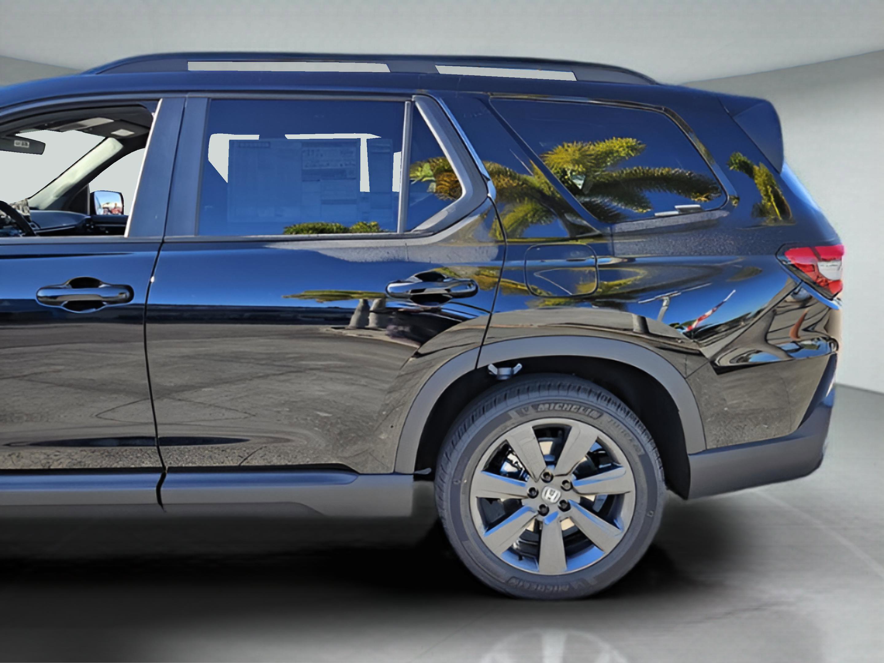 New 2025 Honda Pilot Sport image 39