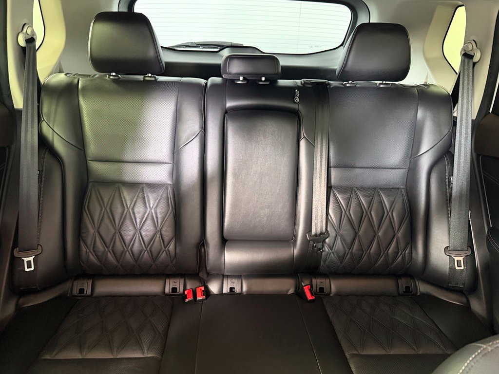 Used 2023 Nissan Rogue Platinum FWD image 16