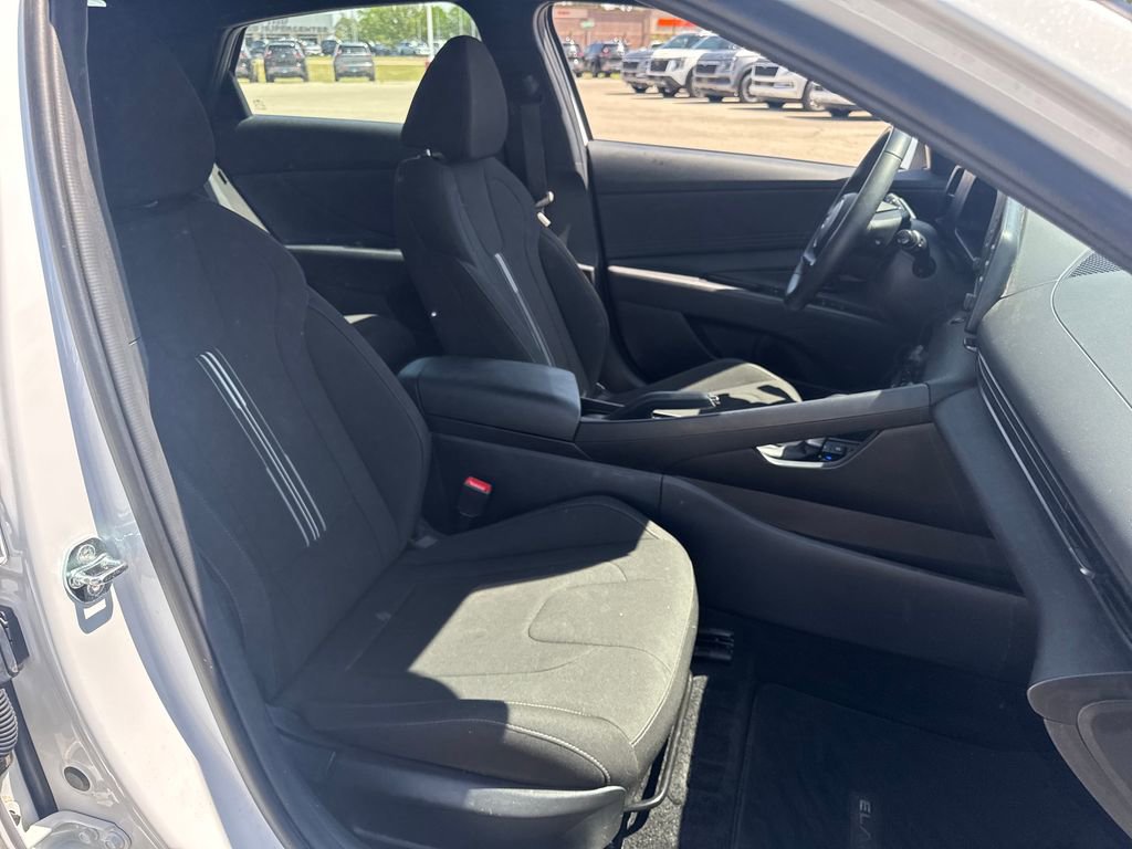 Used 2025 Hyundai Elantra Sport FWD image 11
