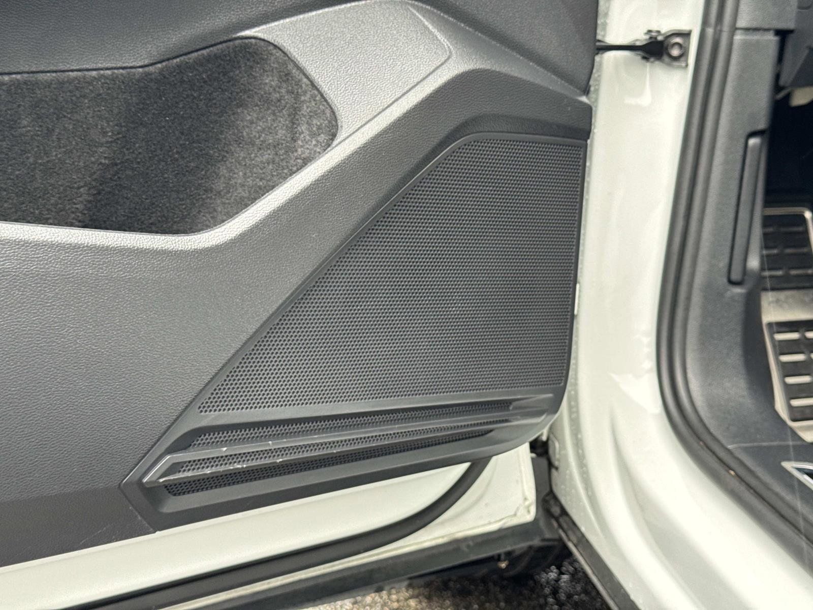 Certified 2022 Volkswagen Tiguan SE R-Line image 20