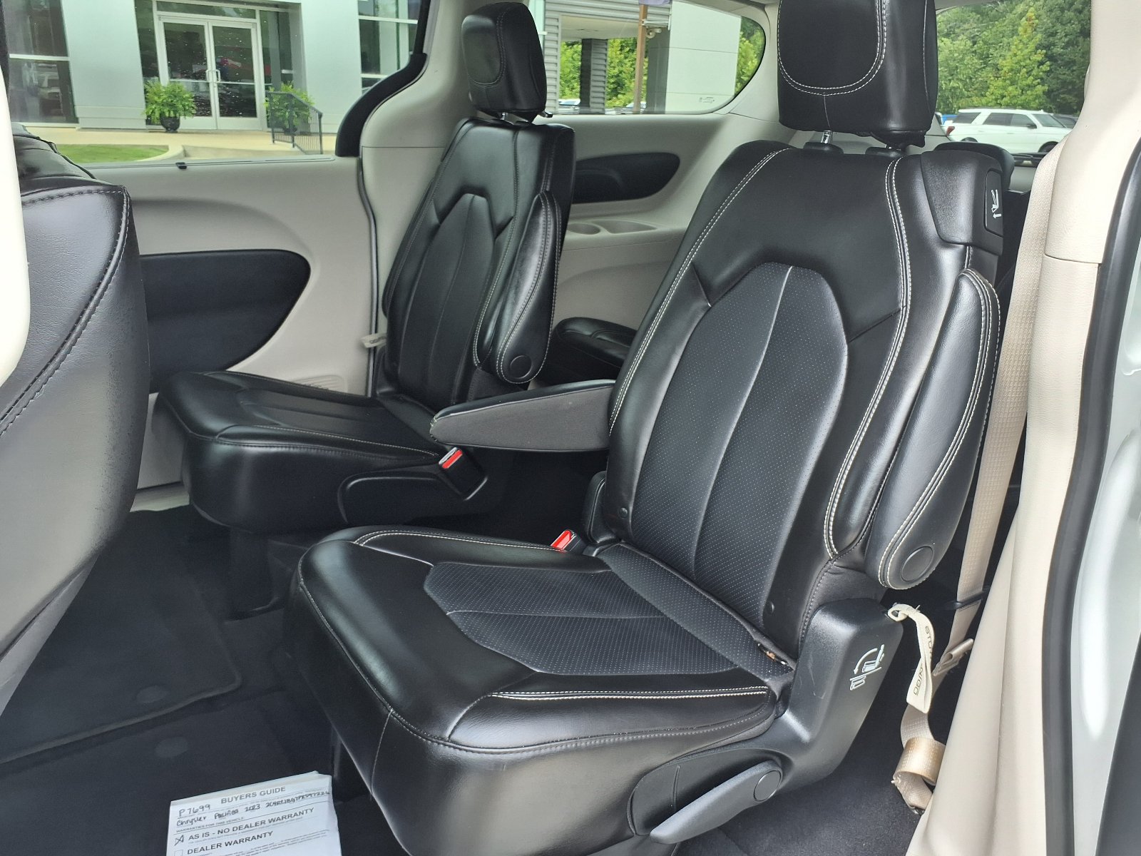 Used 2023 Chrysler Pacifica Touring-L FWD image 14